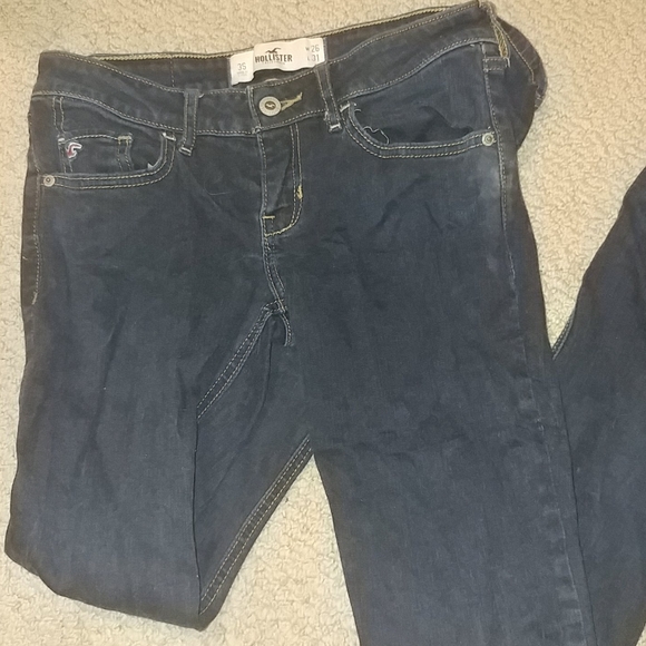 girls in hollister jeans